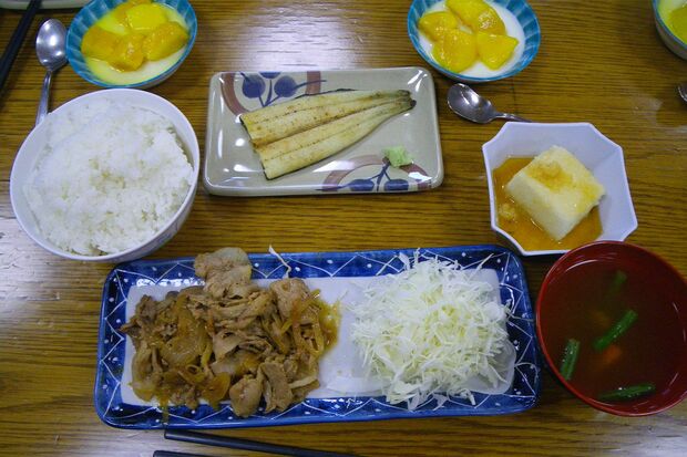 渡貫さんが実際に「昭和基地」で作った夕食の献立。「夜ご飯は定食スタイルが基本。土日の夜は鍋ものや鉄板焼きなど、隊員全員で食事を楽しめるものにしました」（渡貫さん）