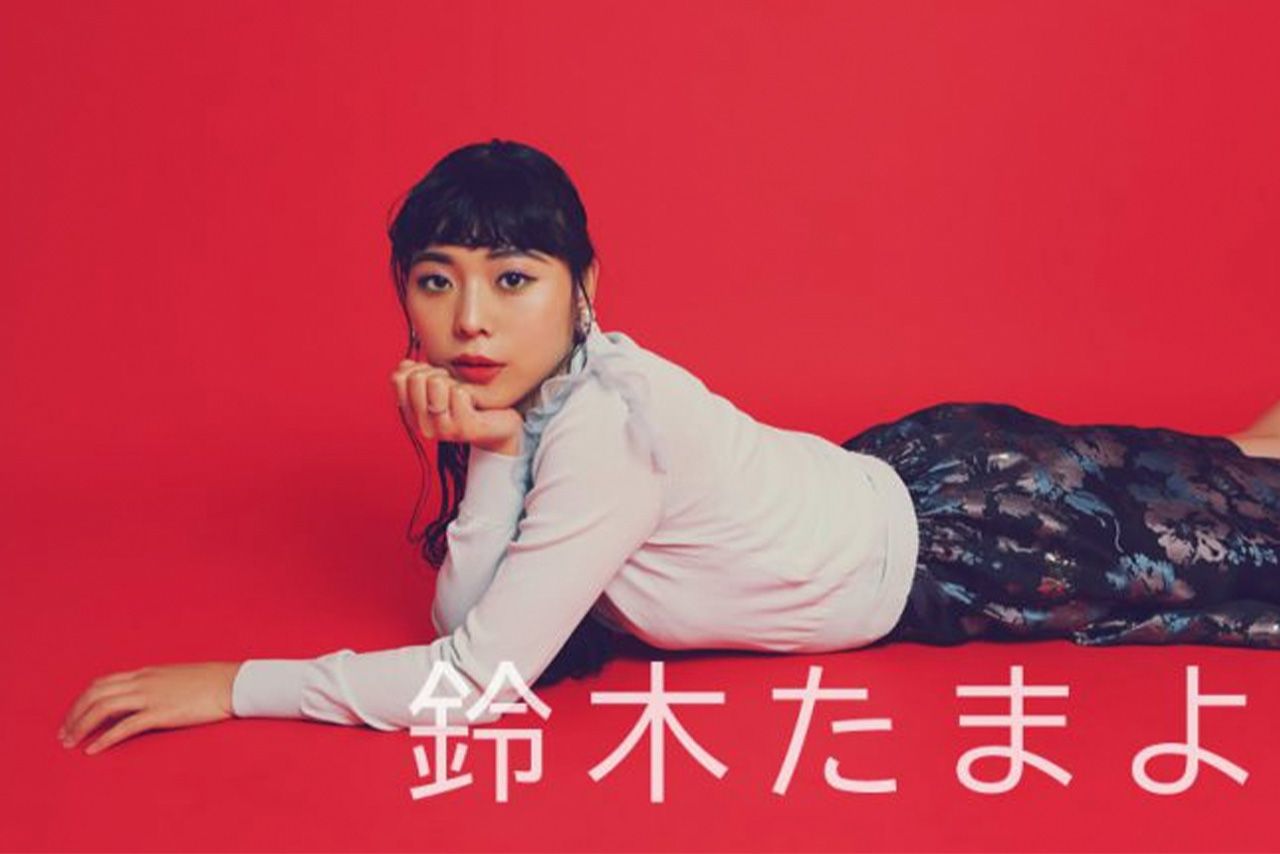 劇団『ロ字ック』の舞台『タイトル、拒絶』に出演した鈴木たまよ（公式HPより、現在は削除）