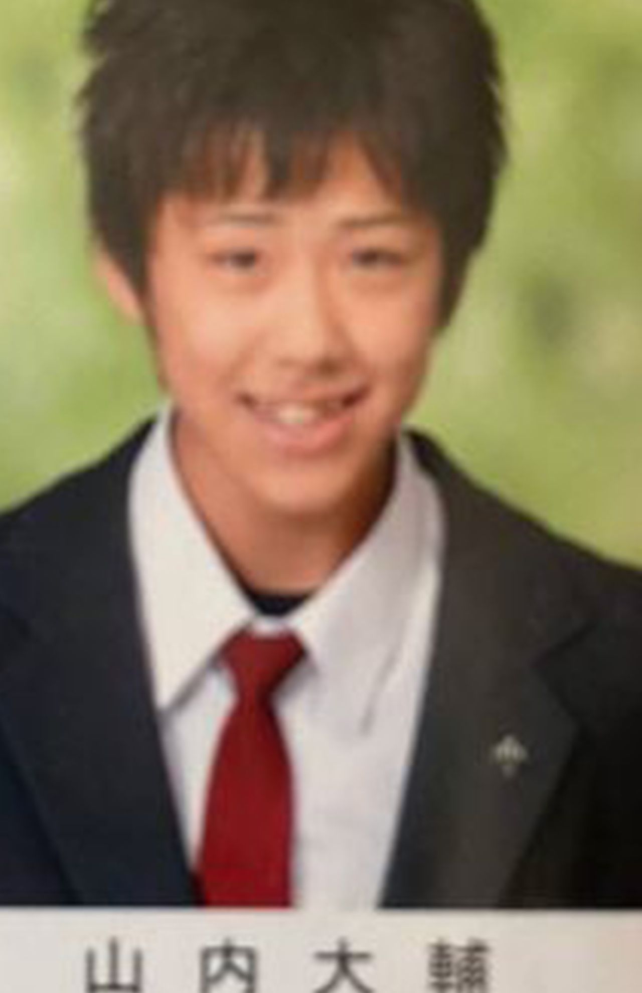 中学校の卒業アルバム(友人提供)