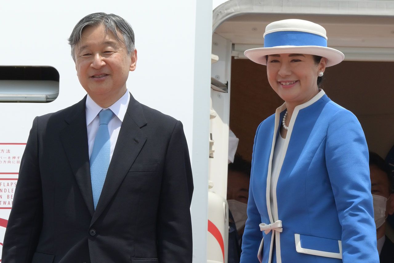 6月13日、オランダとベルギーへの公式訪問のため日本を発たれる天皇、皇后両陛下
