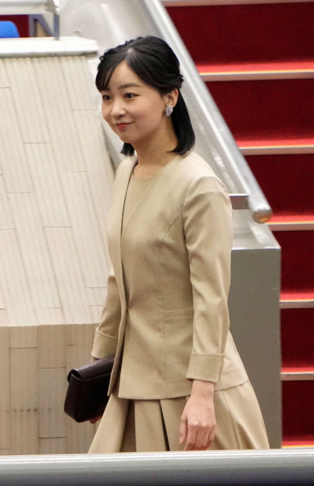 10月22日、アジアパラ競技大会をご観戦のため、名古屋を訪問された佳子さま。EPOCAの上下を着用されている