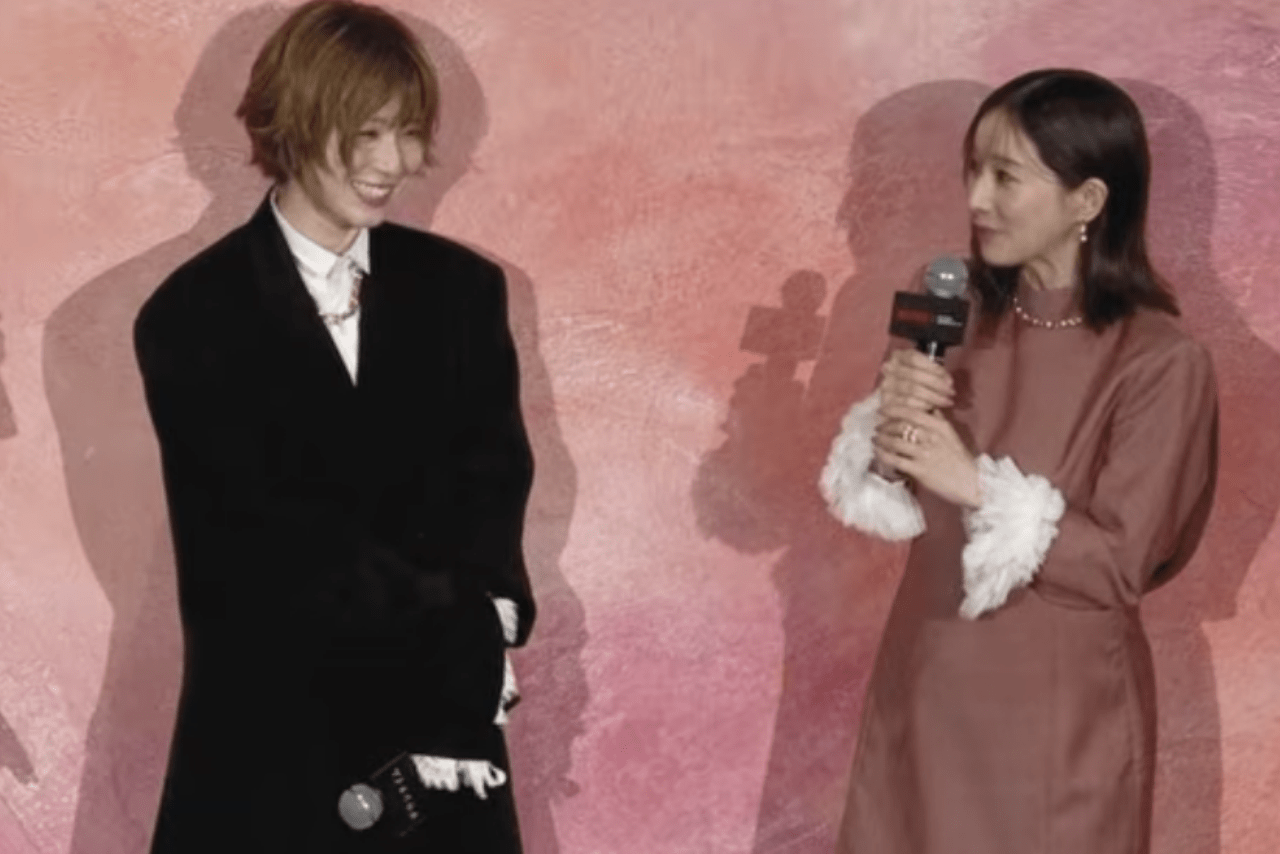 山田涼介に似ていると話題の松岡茉優（『vois ヴォイス』公式YouTubeより）
