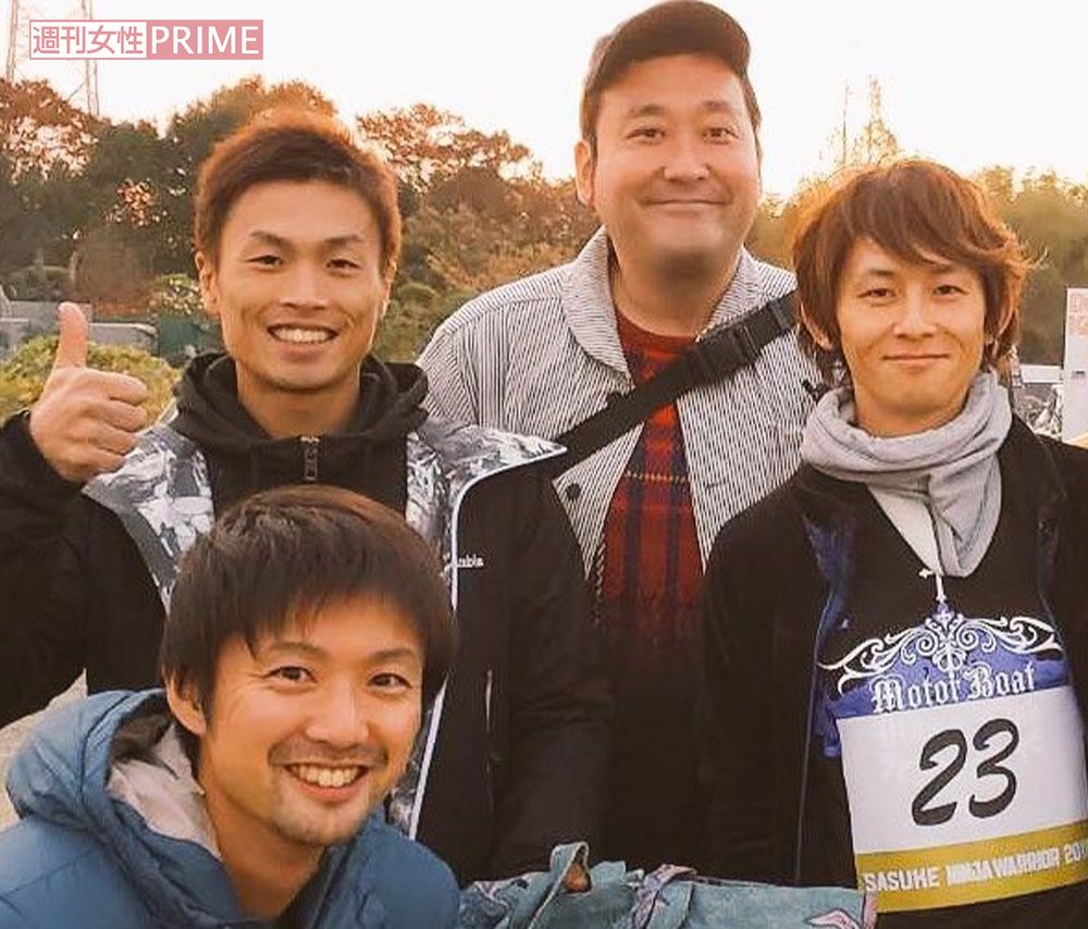 本番ではボートレーサー（左上・岡悠平、左下・桑原将光）とボートレース芸人のグランジ佐藤大が応援団として駆けつけた