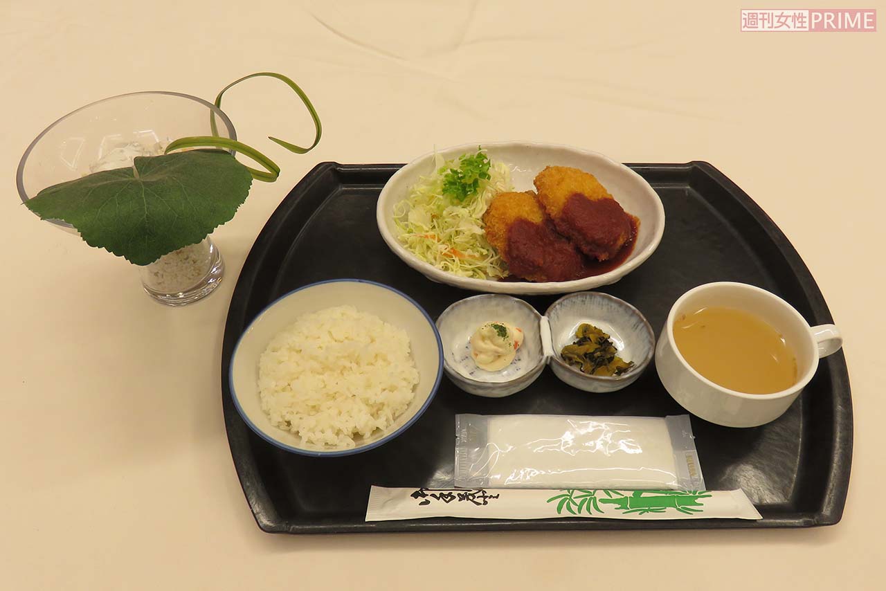 国会中央食堂で取材日の週替わりメニューだった『カニクリームコロッケ定食』