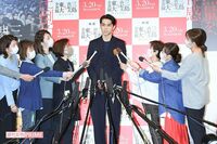 東出昌大の不倫謝罪会見、なぜ女性の芸能リポーターだらけなのか