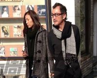 吉田鋼太郎、恋人・安蘭けいとラブラブデートでキス目撃談