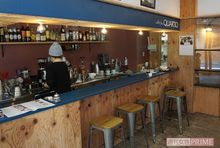 地元の情報やイベントを開催するスペースを併設する『RoCA』。夜はバーに