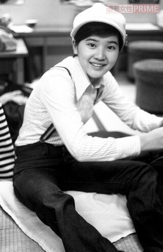 デビュー間もない楽屋でのカット。キャスケットがトレードマーク（'73年撮影）