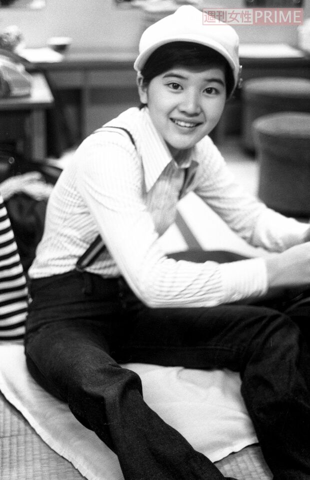 デビュー間もない楽屋でのカット。キャスケットがトレードマーク（'73年撮影）