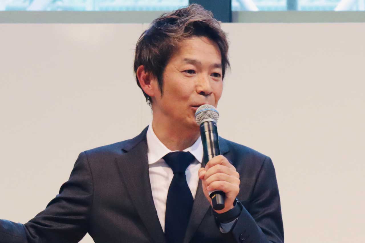 しみず・けん／元読売テレビアナウンサー。夕方の報道番組のメインキャスターを務め、現在はフリーアナウンサーとして幅広い分野で活動。著書に『112日間のママ』、『笑顔のママと僕と息子の973日間』（共に小学館）がある。