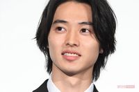 山崎賢人、休日は家族と地元で…意外すぎる「商店街ライフ」を目撃