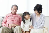 各地で “祖父母手帳” も登場！祖父母のための「孫育て」心得10か条