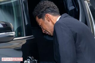 公然わいせつ容疑で逮捕後、釈放された『Aぇ！group』の草間リチャード敬太（2025年10月6日）