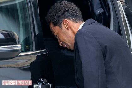 公然わいせつ容疑で逮捕後、釈放された『Aぇ！group』の草間リチャード敬太（2025年10月6日）