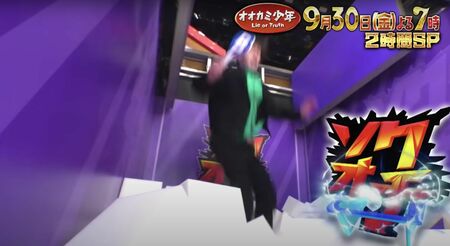 床が抜けて出演者が消える“落とし穴”1/2（『オオカミ少年』公式YouTubeより）