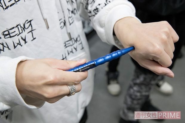 TSUBASA「ツンツン……軽く押しただけなのに、痛ぁ～い！」