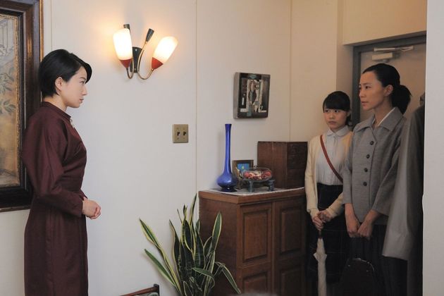 世津子のマンションへ実を迎えにやってきた美代子とみね子。(c)NHK