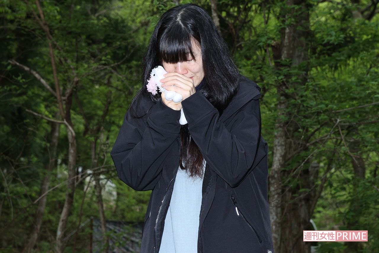 29日、取材に答える小倉美咲ちゃんの母、とも子さん　撮影／北村史成