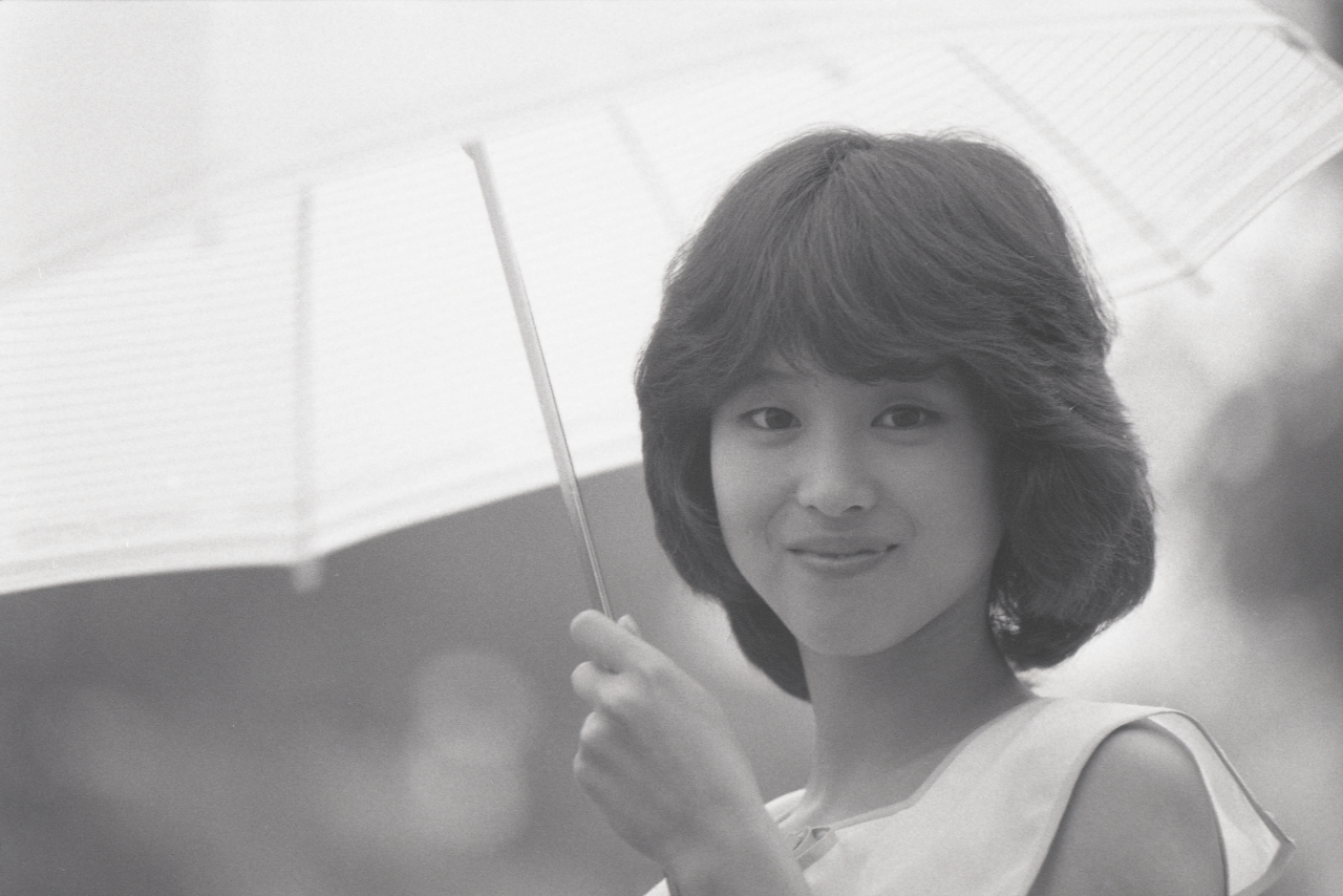 '80年、デビュー当時の聖子。〝ぶりっ子〟キャラで男性人気が爆発した