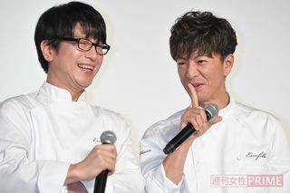 『グランメゾン東京』制作発表で談笑する及川光博、木村拓哉