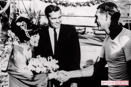 『砲艦サンパブロ』撮影現場で挙式。スティーブ・マックイーンと握手