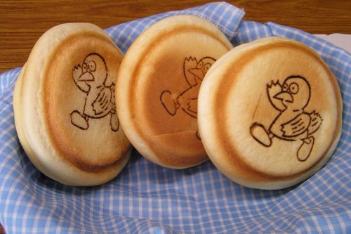 埼玉県の『コバトンパン』。コバトンの焼き印がかわいい