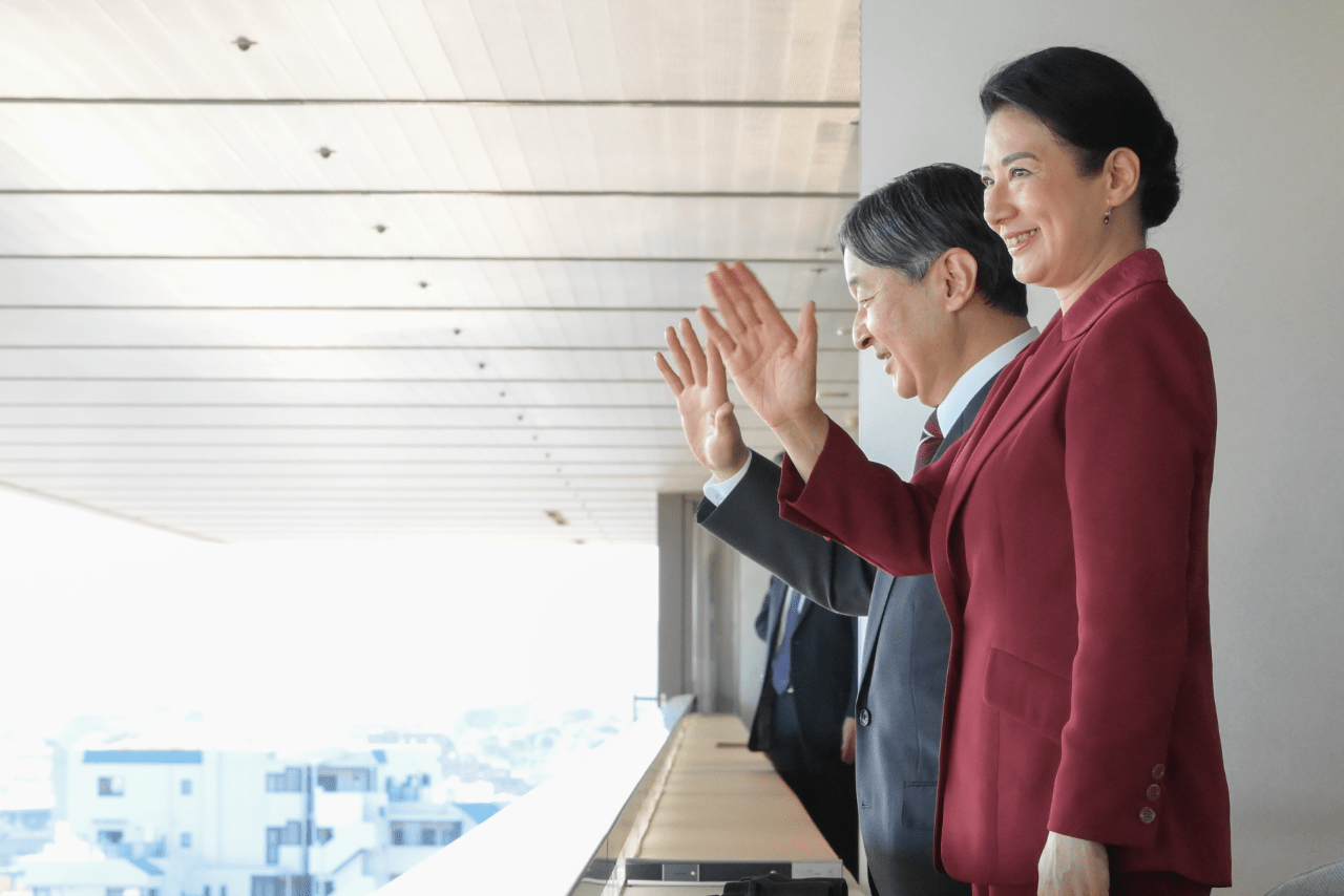 10月29日、東京競馬場を訪れ、貴賓室のバルコニーから秋の天皇賞をご覧になった両陛下