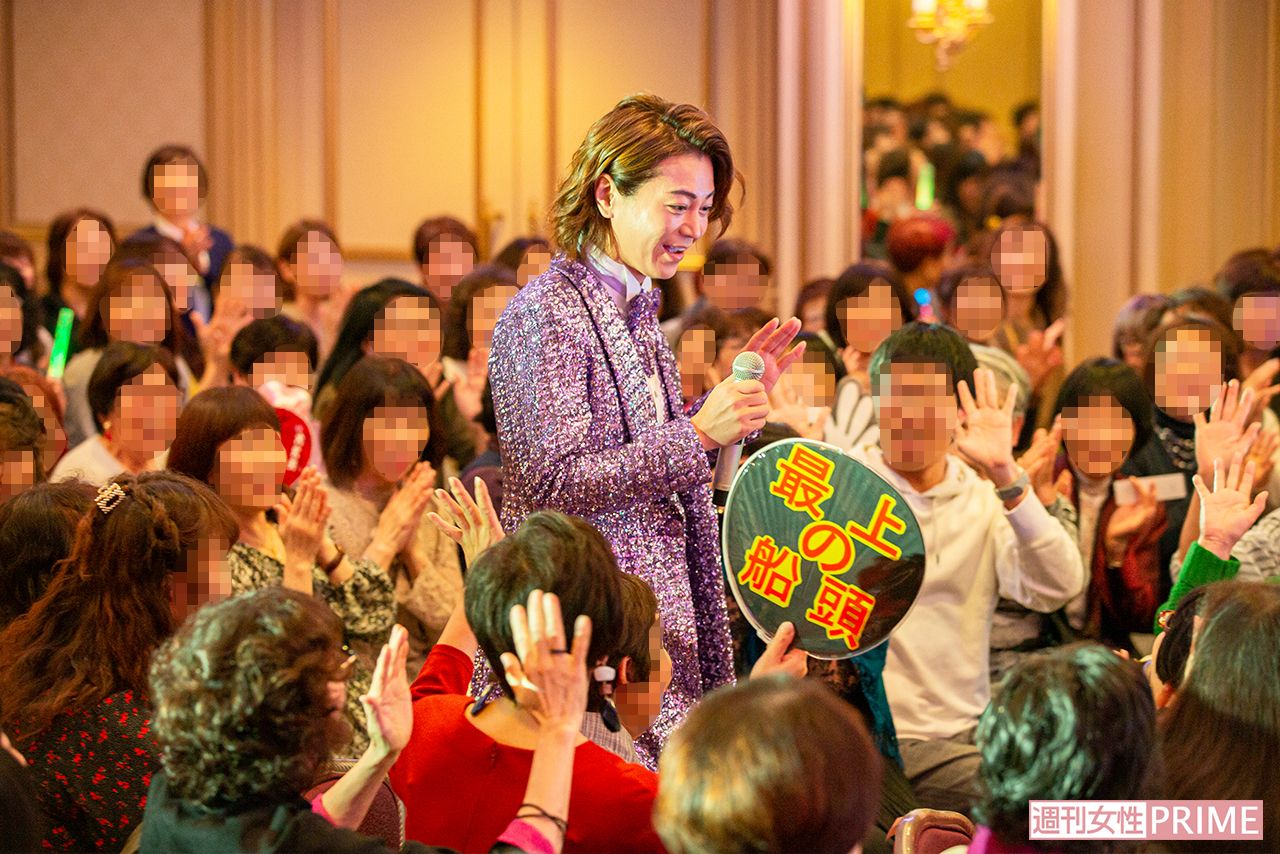 200人に熱く迎えられ、ツーショット撮影会スタート!　撮影／廣瀬靖士