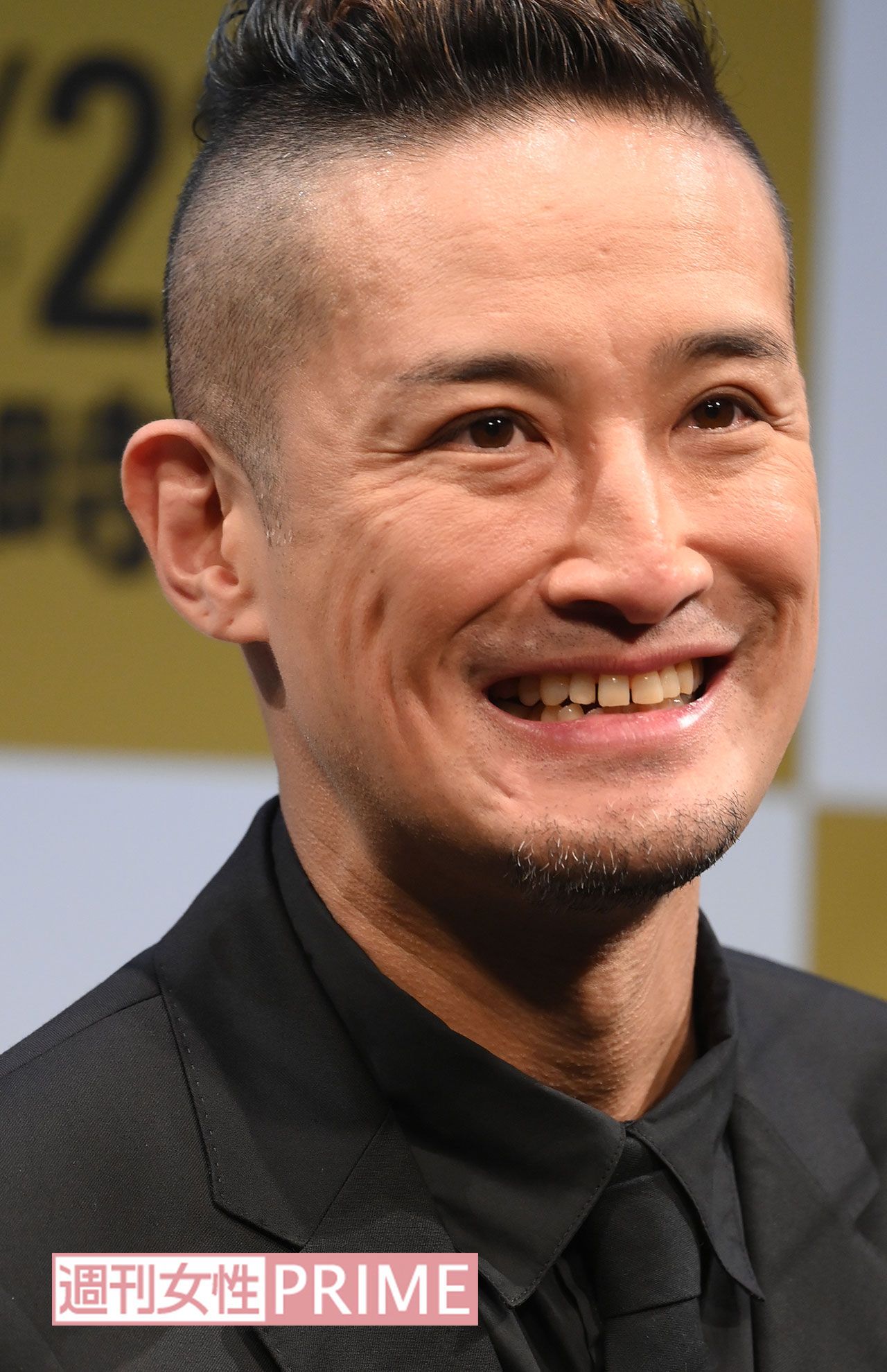 自分で打った“マイ包丁”を2本持っている松岡昌宏。道具へのこだわりも半端ない