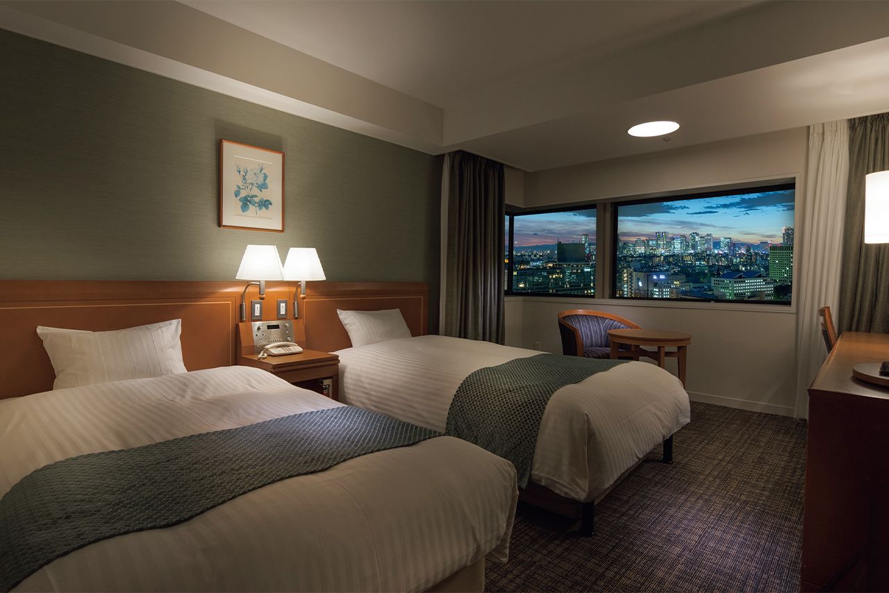 全室高層階なので、窓から都心の夜景を見渡せる。スタイリッシュな外観も特徴的