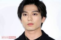 「こんな顔だったっけ？」元・成宮寛貴がインスタ投稿した新田真剣佑の近影に「オーラ無くなった」国内露出…