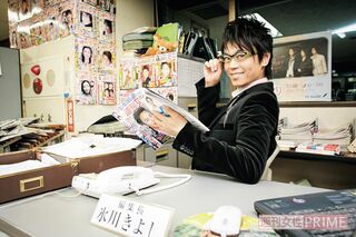 '05年10月。本誌の1日編集長に。「編集長席はまさに“ボス”って感じ。たった1日でしたが、週刊誌を作るのって大変！やっぱり自分は取材をしてもらうほうが好き……かな（笑）」　撮影／廣瀬靖士、週刊女性写真班写真班