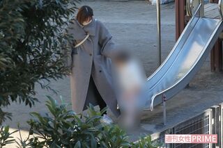 12月25日、自宅近所の公園に娘を連れて現れた篠田麻里子