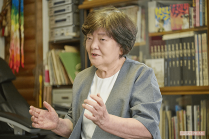 戦争でいちばん先に被害を受けるのは市民であり、そのことが描かれた『はだしのゲン』を読んでほしいと語るミサヨさん（撮影／山田智絵）