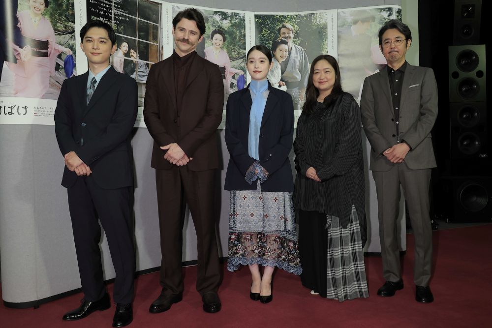 圧倒的な“ヒロイン感”を持つ吉沢亮（写真左から吉沢、トミー・バストウ、高石あかり、池脇千鶴、岡部たかし）