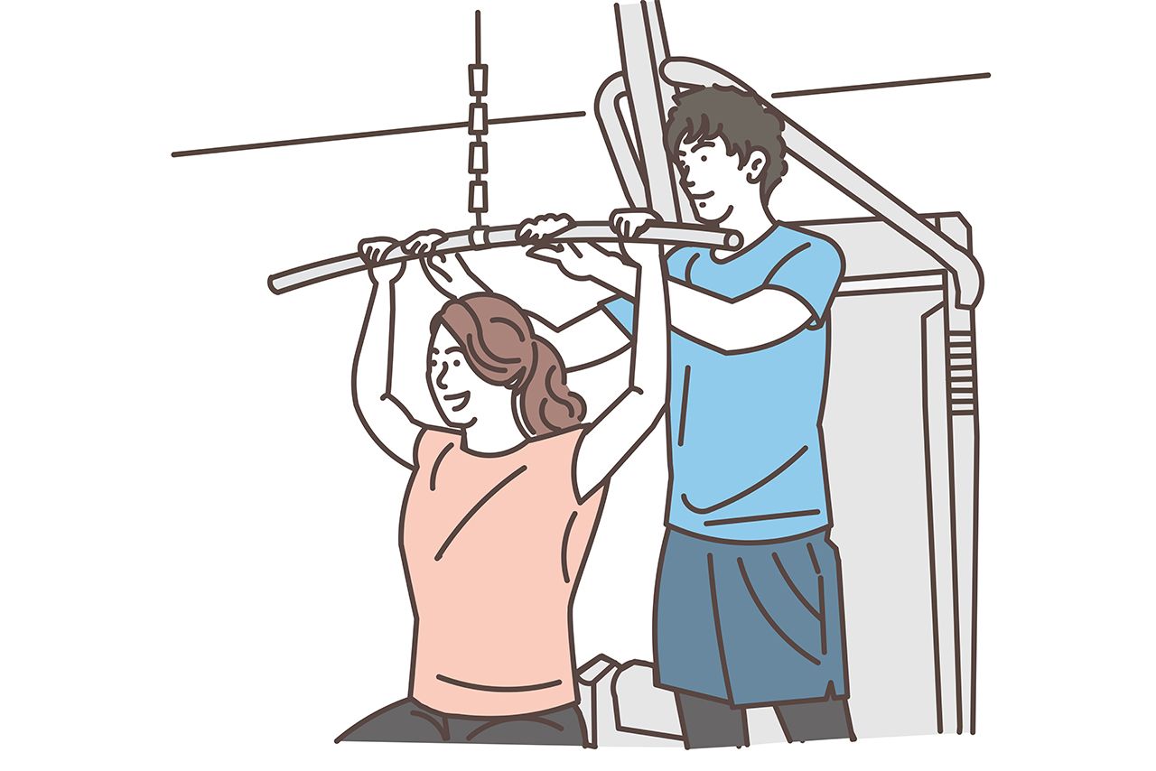 ジムにある「ラット・プルダウン」というマシンをイメージして、両腕を上げ下げしてみる　※写真はイメージです