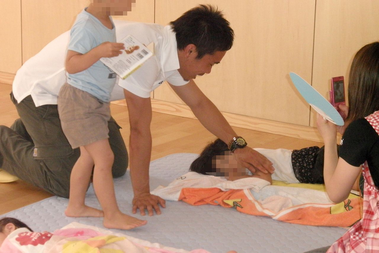 帰国した長友は、越智さんが園長を務める幼稚園にも顔を出してくれるという