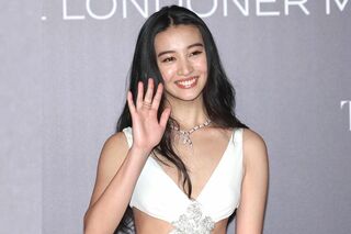 11月25日に行われた『TatlerAsia』のイベントに、大胆にカットされた白いドレスで参加したKoki,（本人インスタグラムより）