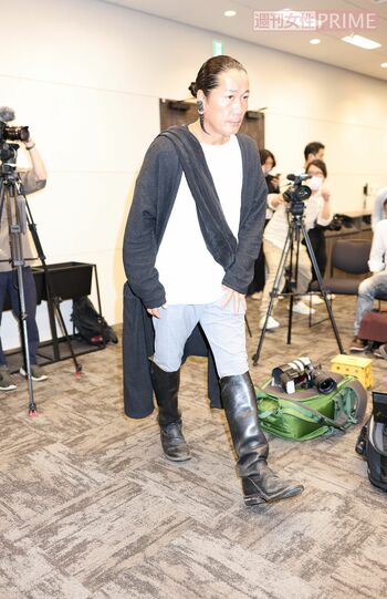 都内で会見を開いたキャンドル・ジュン氏