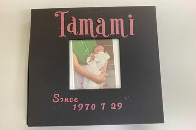 大津さんが作った自身のアルバム。「人生はまだ続いているので、大きなライフイベントがあると、後半の写真を入れ替えています」。最終ページには（遺影用の）エターナルフォトも収録
