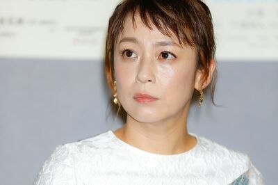 女優・佐藤仁美が5歳下の舞台俳優・細貝圭と別居していた!「私を引っ張っていってくれなくて」離婚危機で…