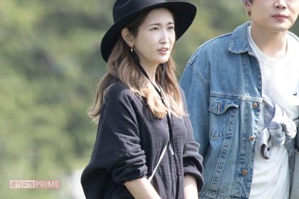 2021年4月上旬、所有する栃木県の牧場に姿をみせた紗栄子