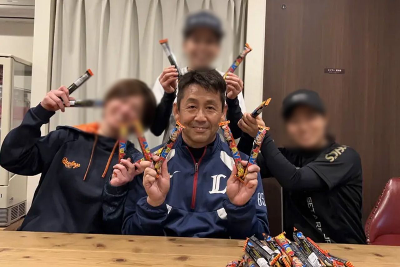 女子硬式野球「九州ハニーズ」監督を務める宮地克彦容疑者（公式インスタグラムより）