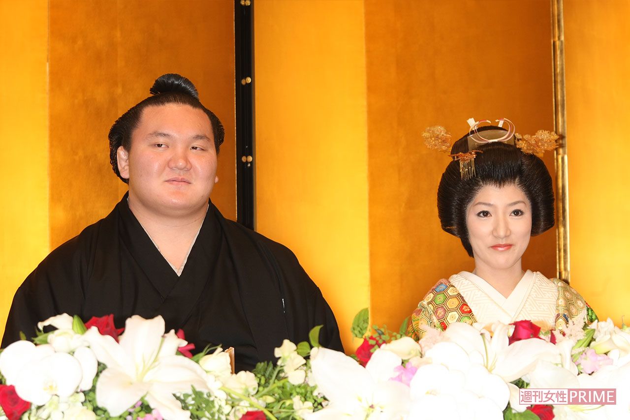 21歳で1つ年上の紗代子さんと結婚した白鵬、その後4人の子宝に恵まれた