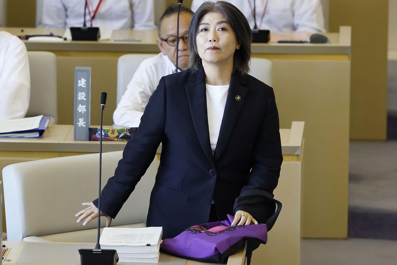 市議会に『推しの子』とANNA SUイコラボのトートバッグを持参した伊東市の田久保眞紀市長