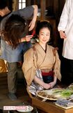 澪を演じるうえで大切な“下がり眉”は、メイクも大事な要素。気心の知れたヘアメイクさんと話すときには、自然と笑顔に 撮影/伊藤和幸