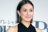 女優の板谷由夏、アラフィフ女優の“絶景ドレス姿”投…