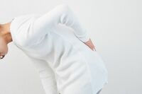 【約8割が痛み半減】しぶとい腰痛に！カリスマトレーナーが提唱する『お腹ストレッチ』