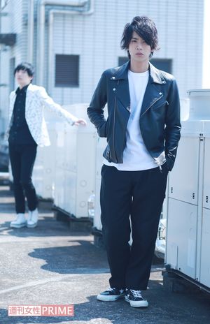 写真右から黒羽麻璃央、和合真一　撮影／森田晃博