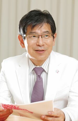 大野真司先生●米国テキサス大学研究員、国立病院九州がんセンター乳腺科部長、同センター臨床センター長などを経て2015年より現職。日本乳癌学会認定医・専門医・指導医。日本乳癌学会理事など役職多数。著書『がん研病院副院長・医大教授など名医7人が推奨！がんとたたかう最高のヨガ大全』（文響社）にて解説。